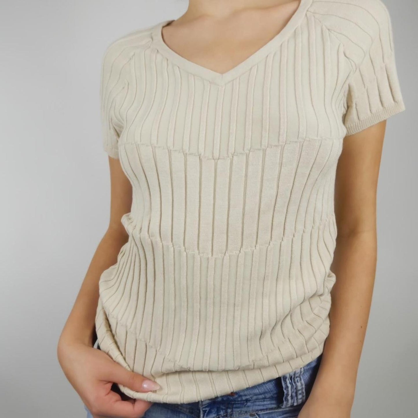 Ribbed V-Neck Basic Tee